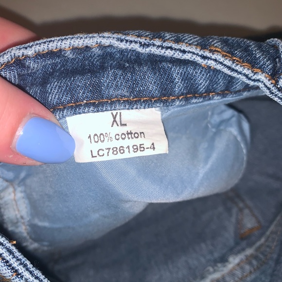 Distressed Button-Closure Jean Shorts - Picture 6 of 6